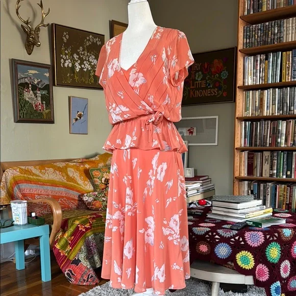 Albert Nipon Coral Dress with White Floral Pattern - Picture 2 of 9